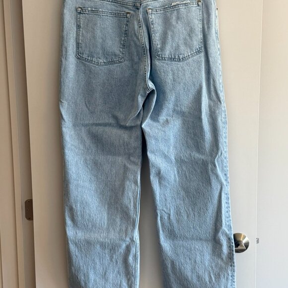 Abercrombie High Rise 90s Relaxed Jeans, Light Wash - Picture 2 of 4